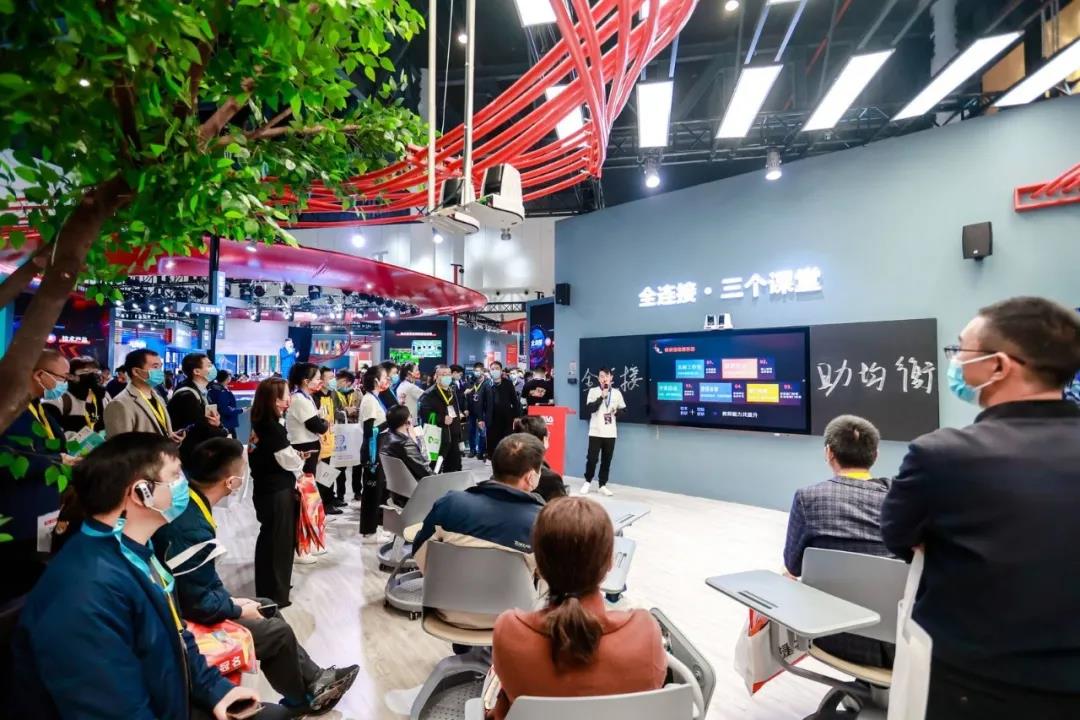 奧威亞獨(dú)家冠名第80屆教裝展，“全連接”理念驚艷登場(chǎng)
