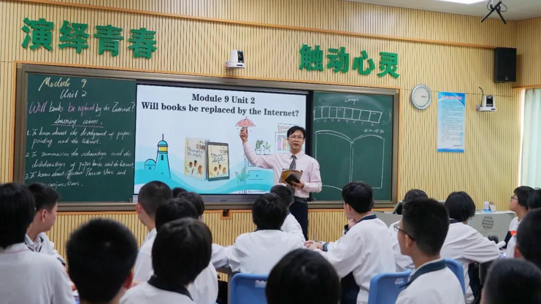 陳惠南紀念中學黃明正老師正在進行教學展示.jpg