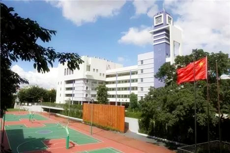 帶上移動(dòng)錄播去辦畢業(yè)典禮和期末表彰大會(huì)，全校2000名師生就都能看直播！